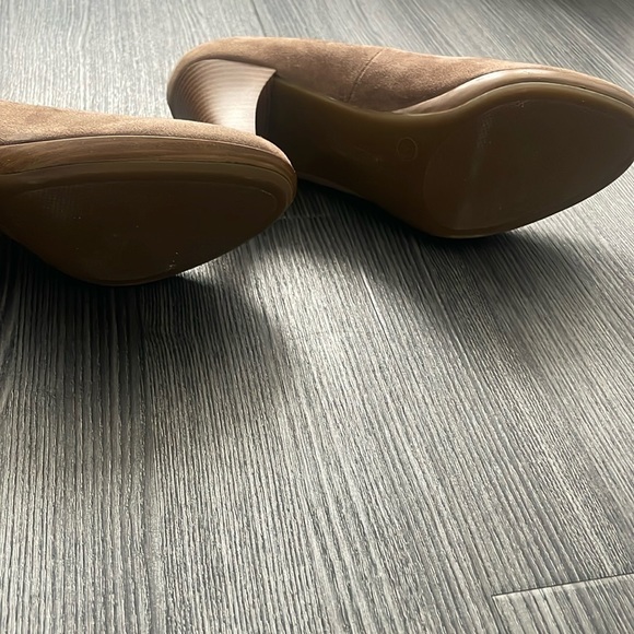 5th Avenue leather/ suede heels - Picture 4 of 6